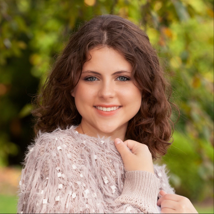 Anna Edwards Headshot
