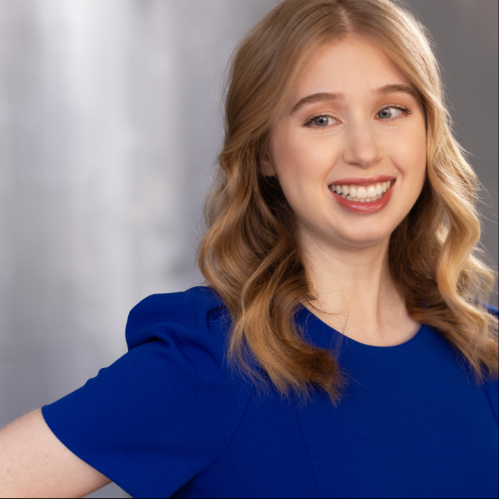 Holly Connor Headshot