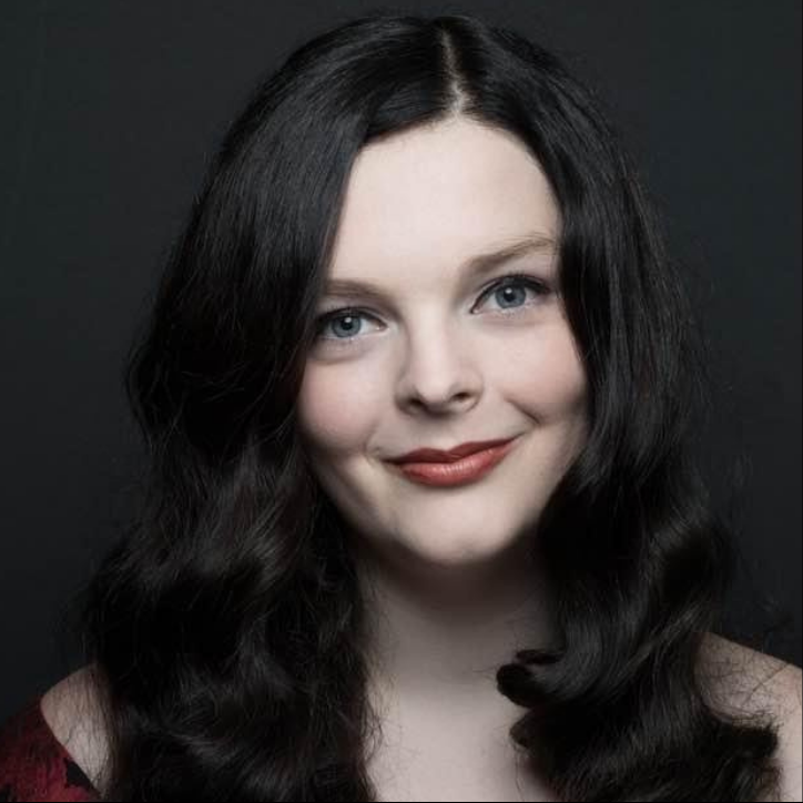 Kelly Beekman Headshot